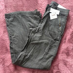 AE women’s gray cargo pants